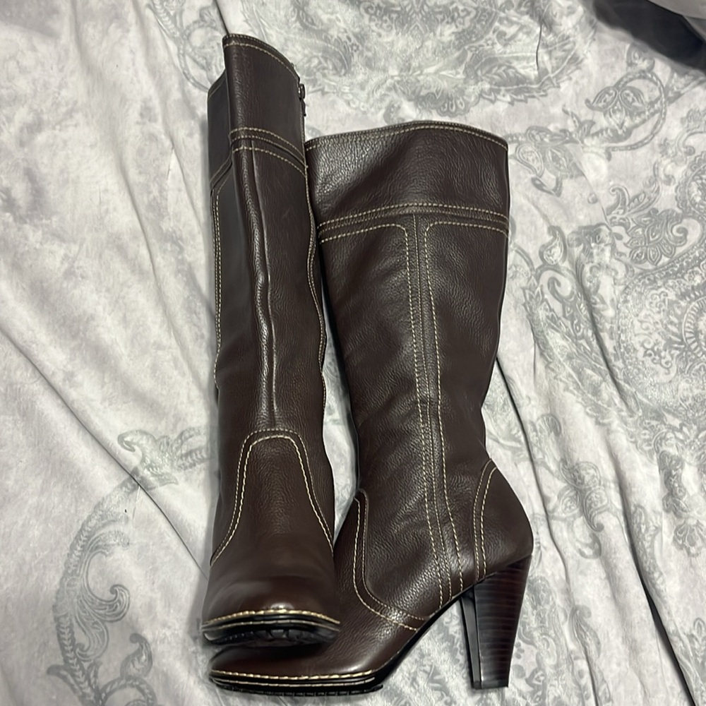 Elegant Sofft Brand Brown Knee-High Leather High Heeled Boots Size 8
